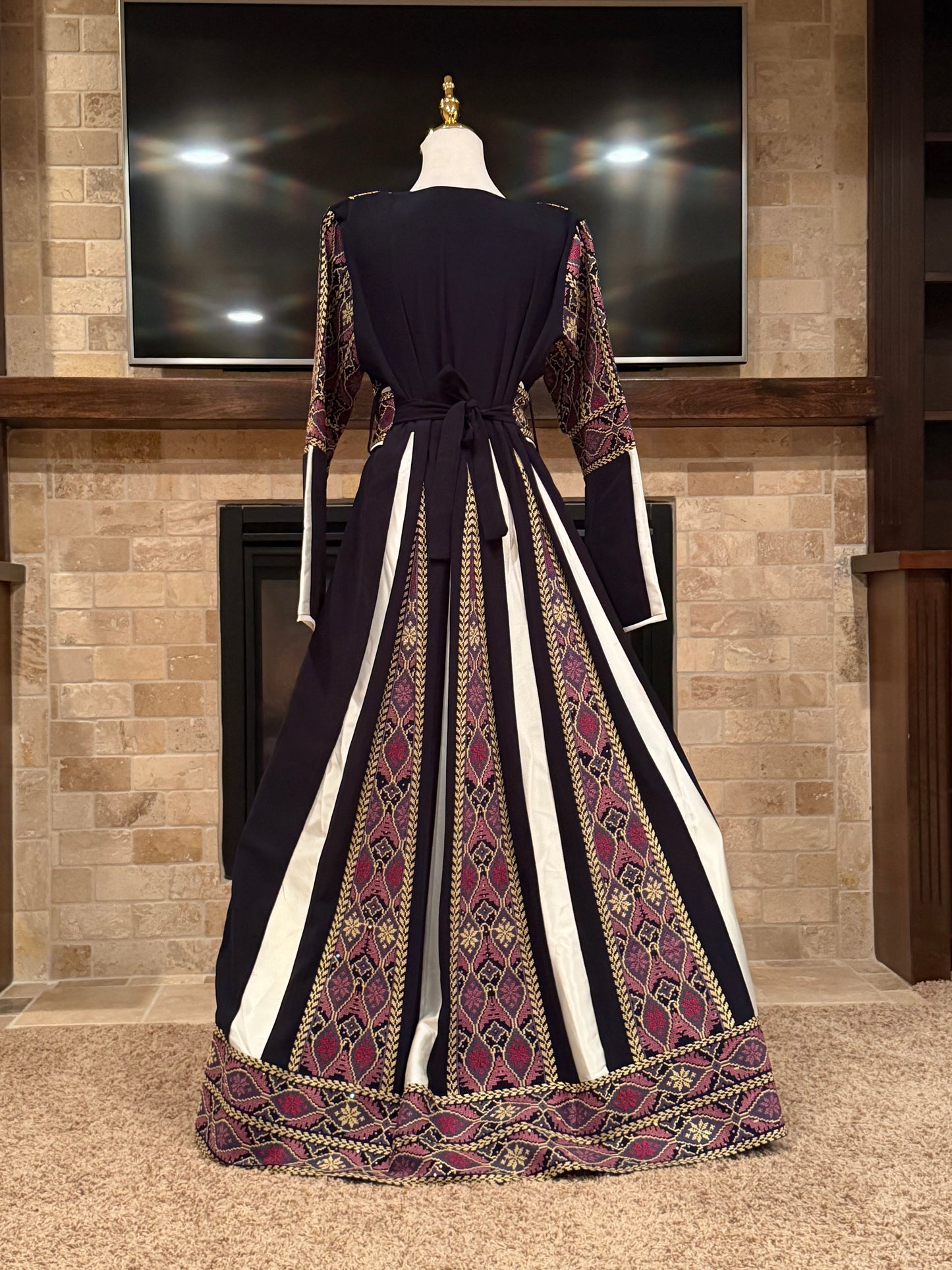 Al Sharkasi Thobe - ثوب الشركسي