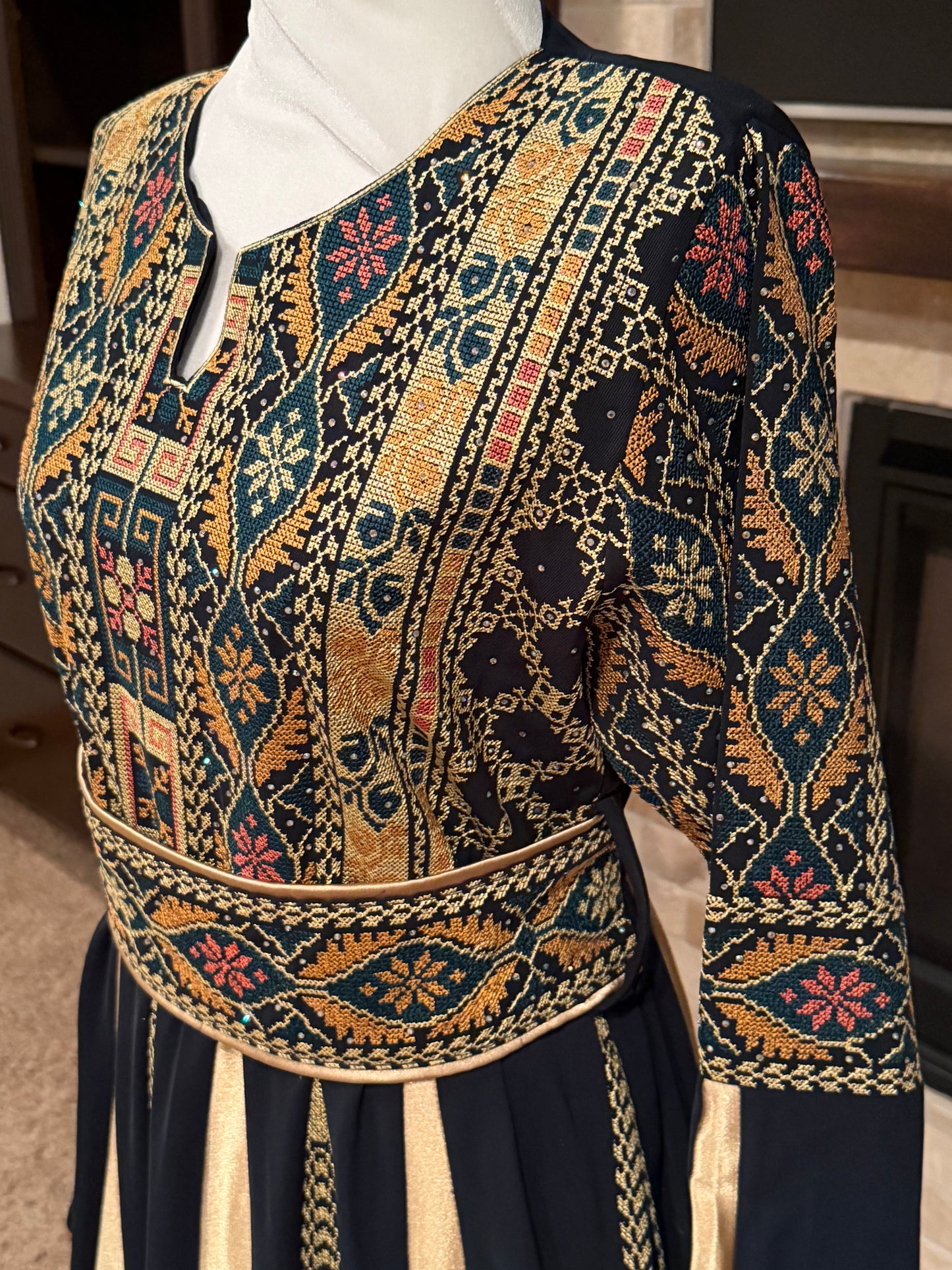 Al Sharkasi Thobe - ثوب الشركسي