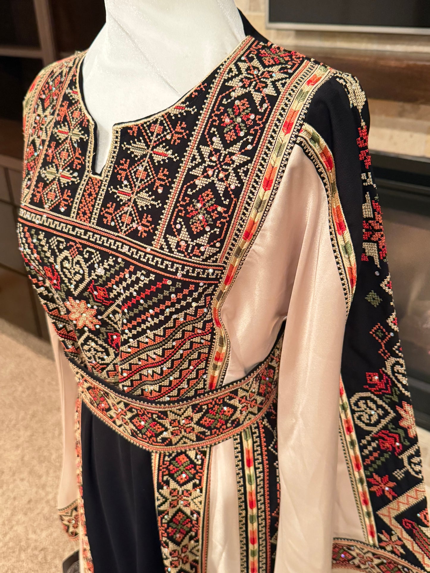 Al Qamar Thobe - ثوب القمر